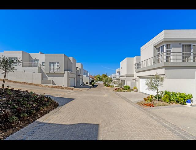 4 BEDROOM HOUSE FOR SALE IN BRYANSTON